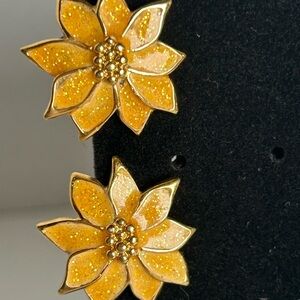 Gold Floral Clip On Earrings Vintage Unbranded